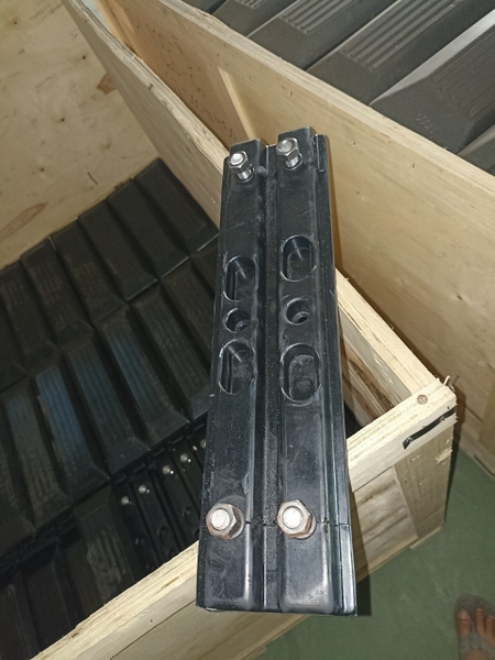 LÁ XÍCH CAO SU PC100-5 SK135 500mm 1500H -MM - LOẠI A CAO SU