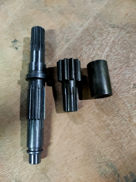 TRỤC LÁP DI CHUYỂN SK50-3 (ĐỜI CHINA) CÓ LỖ BI 10R*14T*L54 JKO
