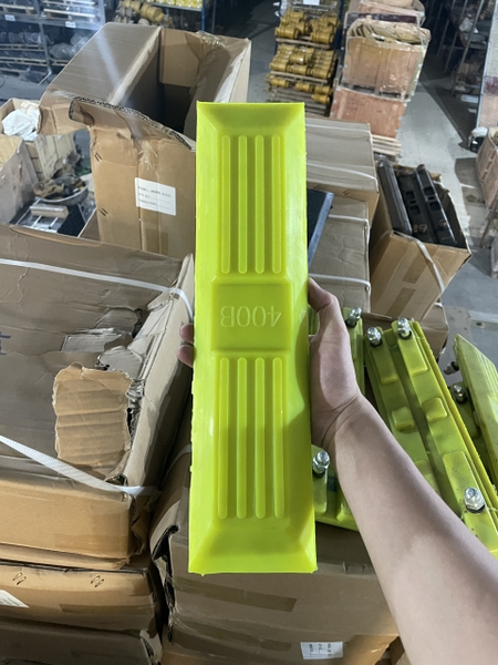 LÁ XÍCH CAO SU PC40-7/8 SK50 SH50/KBT505  400 BH 02 THÁNG - KẾP XỊN