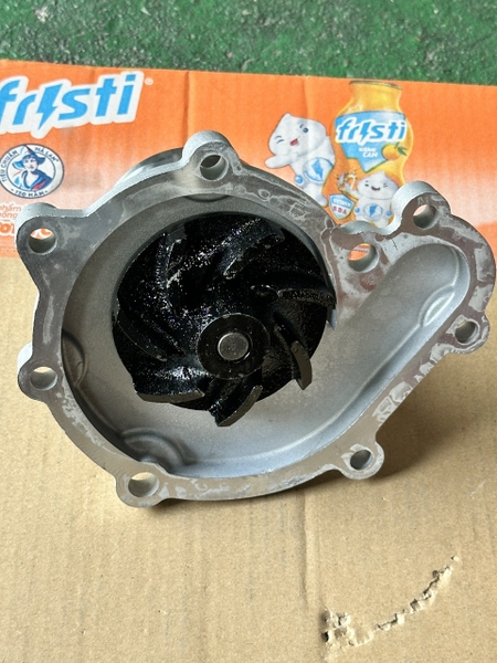 BƠM NƯỚC XE NÂNG SUMITOMO / MAZDA HA/XA 8 LỖ BL BẮT - HLP