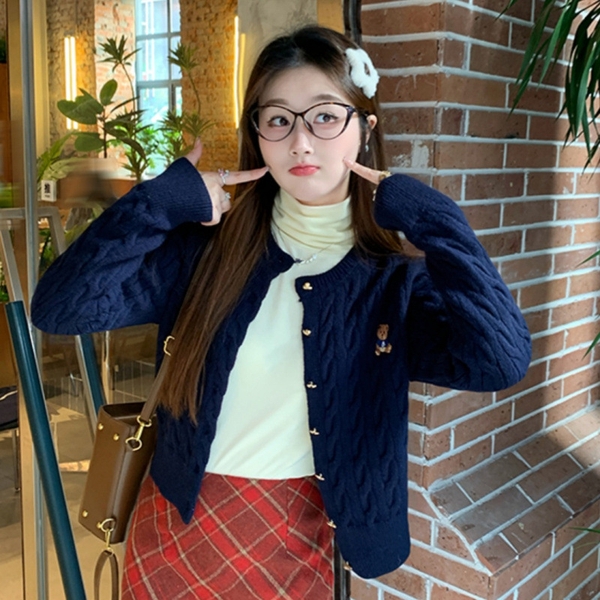 Áo khoác len cardigan thêu gấu cúc tim Tuvada - LCG53