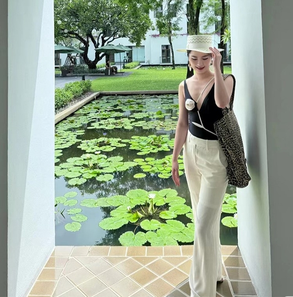 Bikini 1 mảnh phối bông hoa cao cấp Tuvada - BBB88