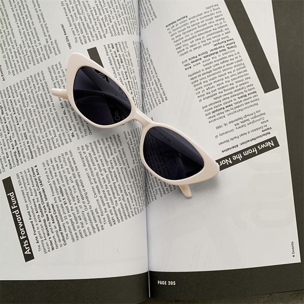 Kính thời trang gọng nhựa mắt mèo Tuvada - KMM29