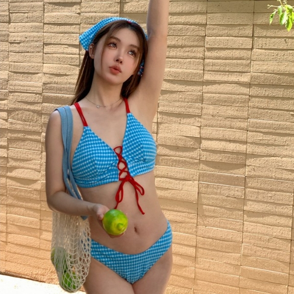 Bikini 2 mảnh Tuvada tặng kèm khăn, set đồ đi biển tôn dáng dễ mặc, đồ bơi nữ 4 chi tiết - BXK167