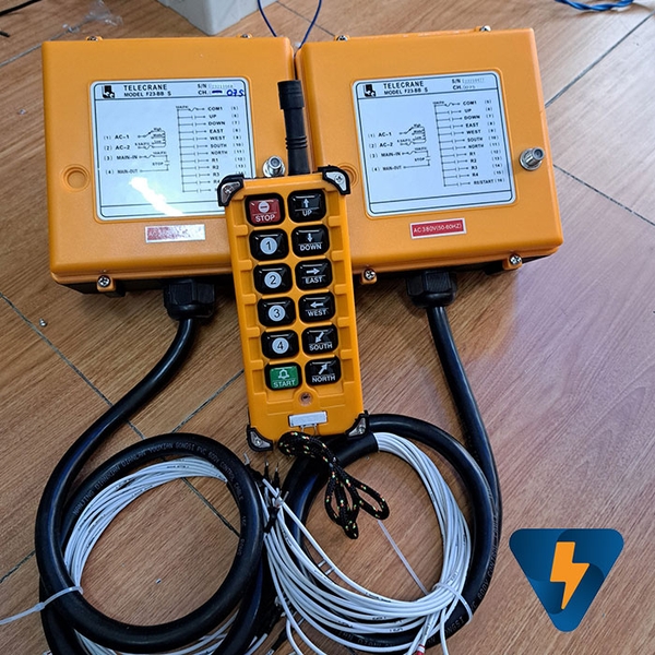 Điều khiển cẩu trục từ xa 12 nút 1 bộ phát + 2 bộ thu
