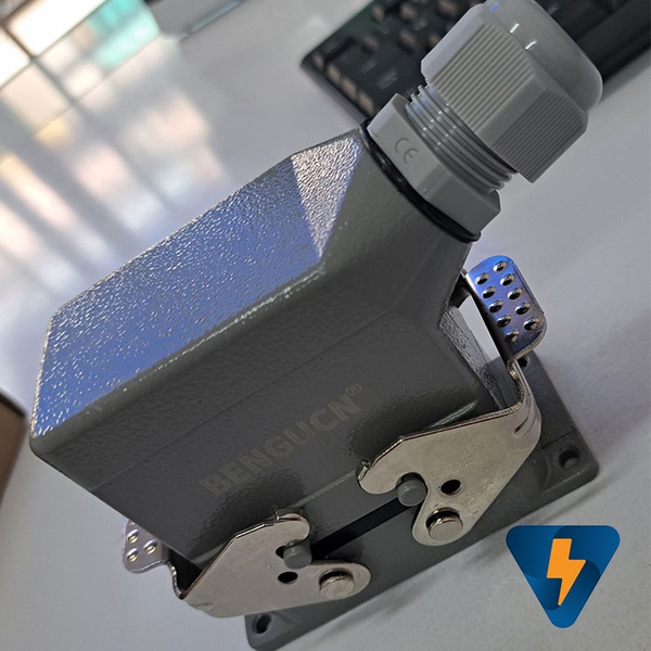 Đầu nối tải nặng cho cáp đồng trục Heavy Duty Connectors 10 Pin 16A hướng ngang