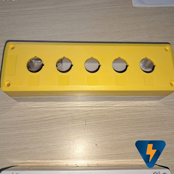 GQELE GOB-5A-YW Hộp nhựa 5 lỗ hộp nút nhấn 5 lỗ box nhựa 5 lỗ GOB-5A GOB-5A-YW
