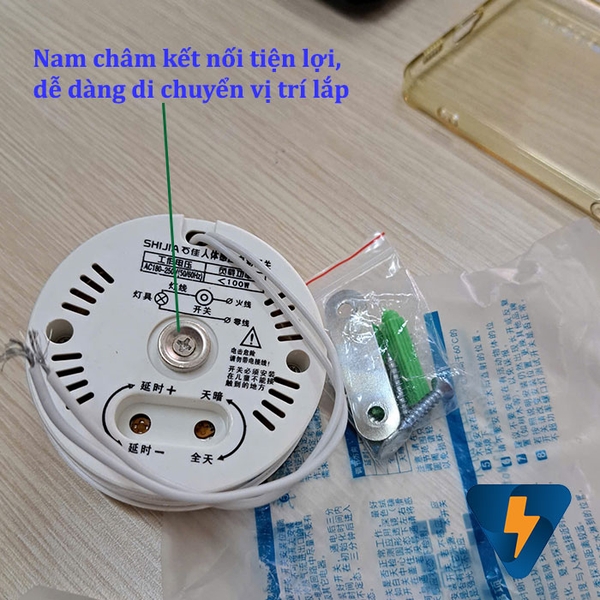 Công tắc bật tắt quạt hút gió nhà vệ sinh tự động