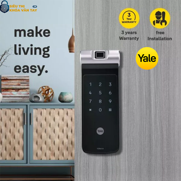 Mặt trong hiển thị khay pin và chốt vặn cơ của khóa thông minh Yale YDR41A