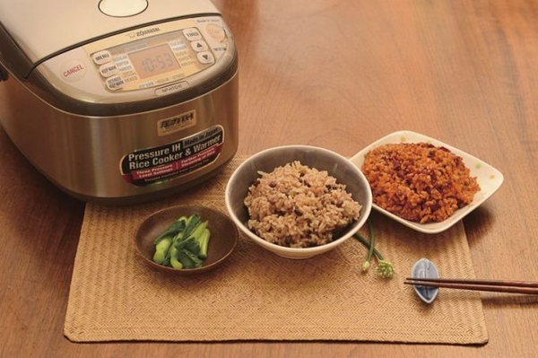 Mastering the Art of Cooking Brown Rice: Tips for Using Rice Cookers and Conventional Pots