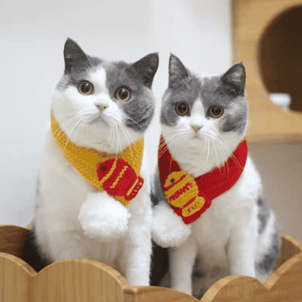 Khăn Len Tết Đỏ Đính Cá Vàng Cho Chó Mèo