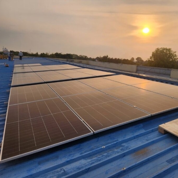 Hệ Điện Mặt Trời Hoà Lưới 15kWp 3 Pha Tự Lắp (Dùng Ban Ngày, Có Điện Lưới) - Hoá Đơn 6 - 8 Triệu