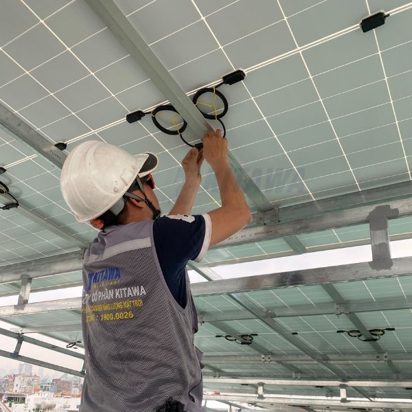 Hệ Điện Mặt Trời Hybrid 12kW 3 Pha Tự Lắp (Tiết Kiệm 5 - 7 Triệu Tiền Điện)
