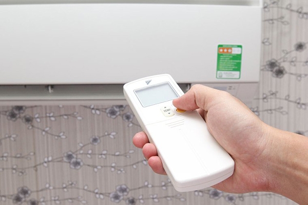 Hướng dẫn cách mở máy lạnh Sharp không cần remote chi tiết, dễ thực hiện