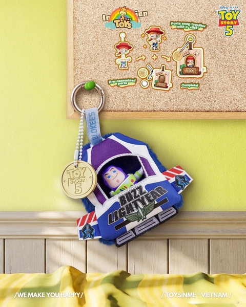 ĐỒ CHƠI HỘP MÙ MÓC KHÓA TOYSTORY DAADOOS MATE 01- PLUSHIE MEMORIES