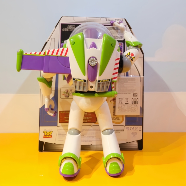 MÔ HÌNH BUZZ LIGHTYEAR TOYSTORY INTERACTIVE TALKING ACTION FIGURE