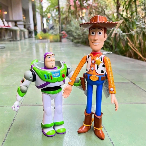 MÔ HÌNH TĨNH BUZZ LIGHTYEAR CHÍNH HÃNG DISNEY