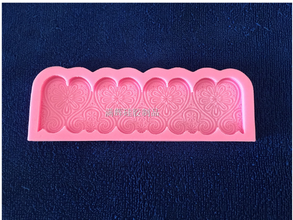 Khuôn Silicon - Viền Chuỗi Họa Tiết - Trái Tim Cong 16.2x4.5cm