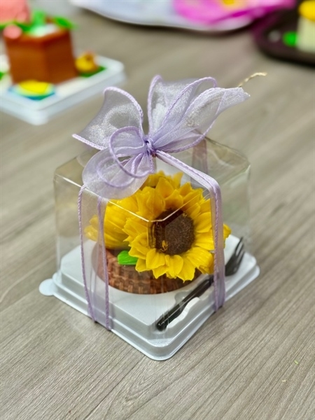 Hộp Nhựa - Vuông XY902 Kèm Nĩa - 8.3cm cao 10cm Đế Trắng