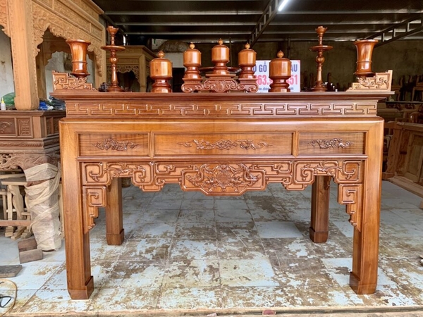 hán gian bàn thờ