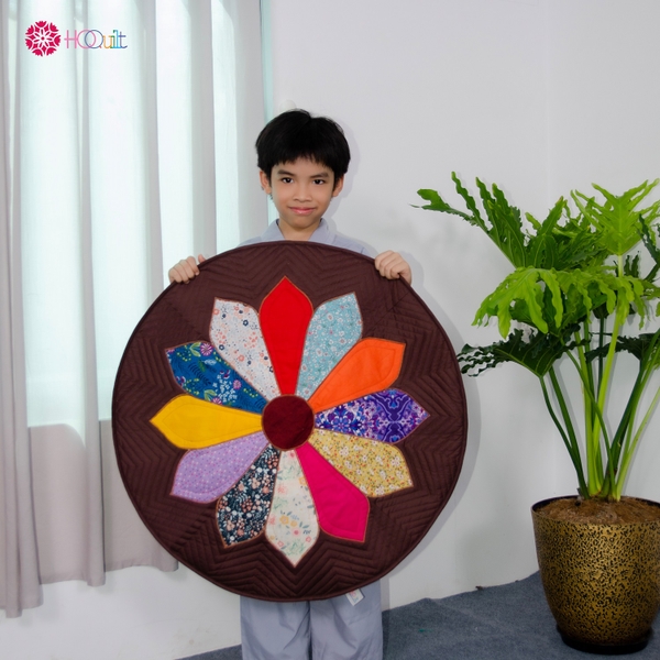 Daisy round rug (size 70cm)