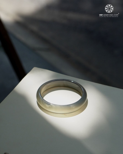 Vòng nguyên khối Chalcedony bản hẹ xám khói