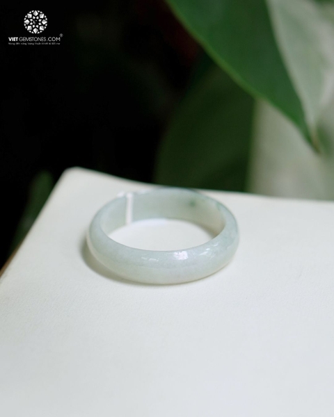Vòng Nguyên Khối Cẩm Thạch - Jadeite Cho Bé