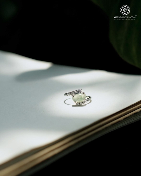 Nhẫn Bạc Jadeite Cẩm Thạch Viền Bạc Đính Đá