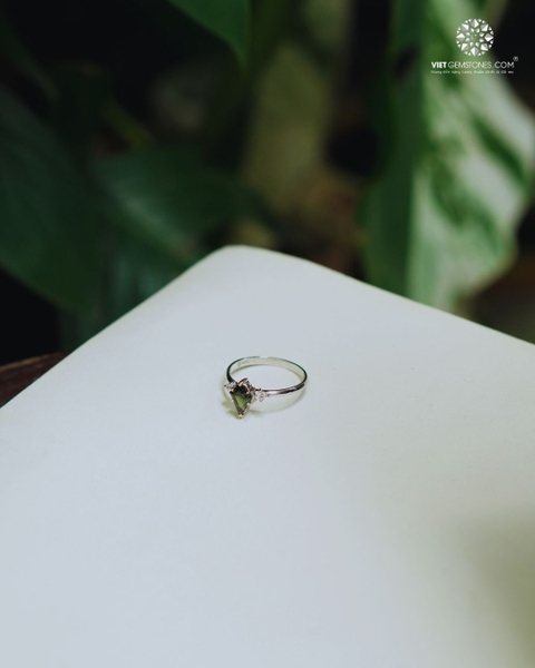 Nhẫn Bạc Đá Sapphire Buôn Hồ