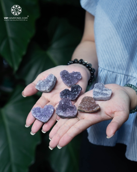 Vỉa Đá Trái Tim Tinh Thể Thạch Anh Tím