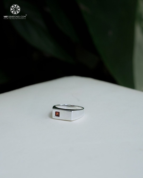 Nhẫn Bạc Đá Ngọc Hồng Lựu - Garnet Thiết Kế Unisex