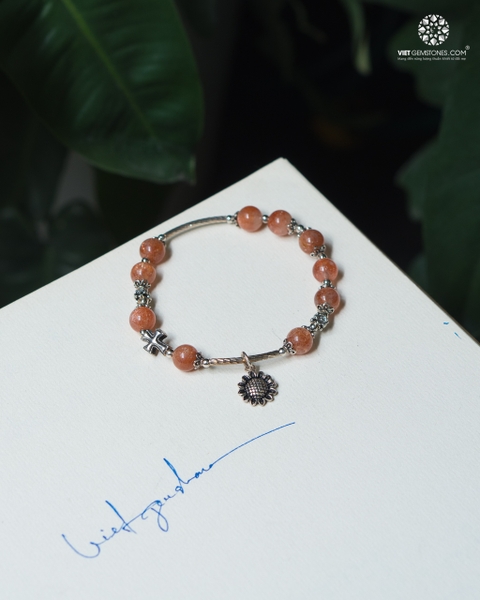 Lắc Tay Mân Côi Đá Mặt Trời 8mm Phối Charm Bạc