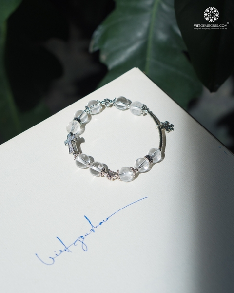 Lắc Tay Mân Côi Thạch Anh Trắng Charm Bạc