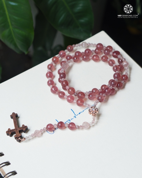 Tràng Hat Mân Côi 50 Kinh Thạch Anh Dâu 08mm Thánh Giá Gỗ