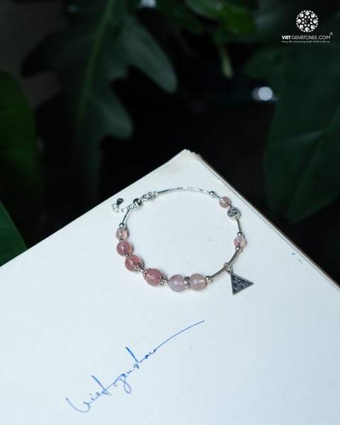 Lắc Tay Thạch Anh Dâu Charm Bạc 03