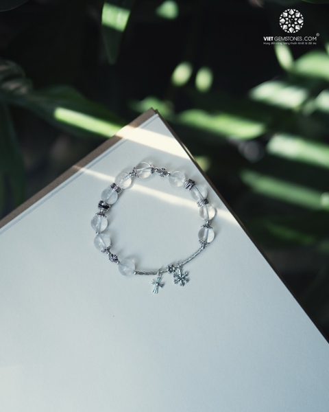 Lắc Tay Mân Côi Thạch Anh Trắng Charm Bạc