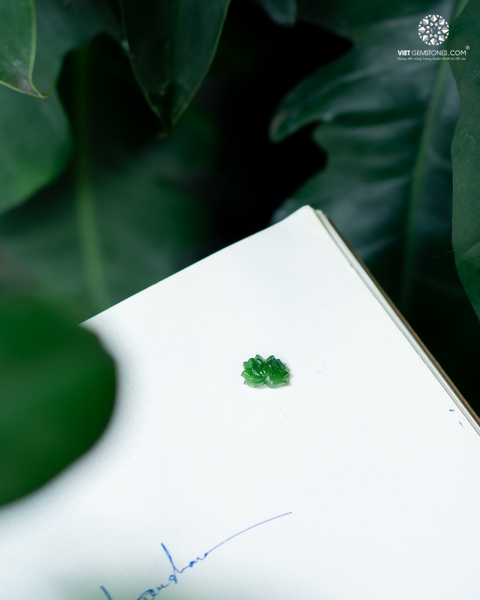 Charm Hoa Sen Ngọc bích