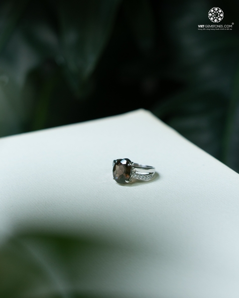 Nhẫn Bạc Đá Thạch Anh Khói Oval - Bạc 950 phủ bạch kim