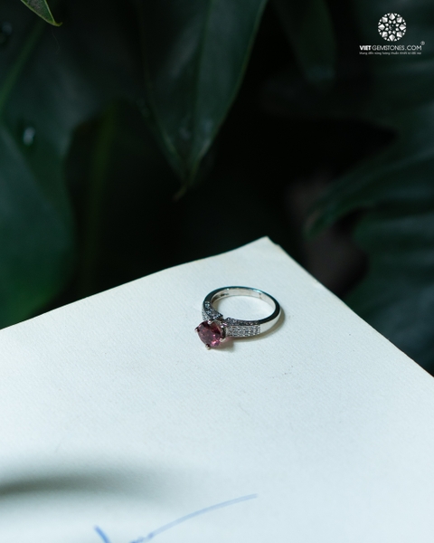 Nhẫn Tourmaline Hồng Đính Đá - Bạc 950 Phủ Bạch Kim