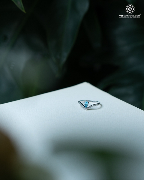 Nhẫn Bạc Topaz Đính Đá Kiểu Vương Miện