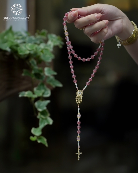 Tràng Hạt Mân Côi 50 Kinh Thạch Anh Dâu 6mm Thánh Giá Hợp Kim