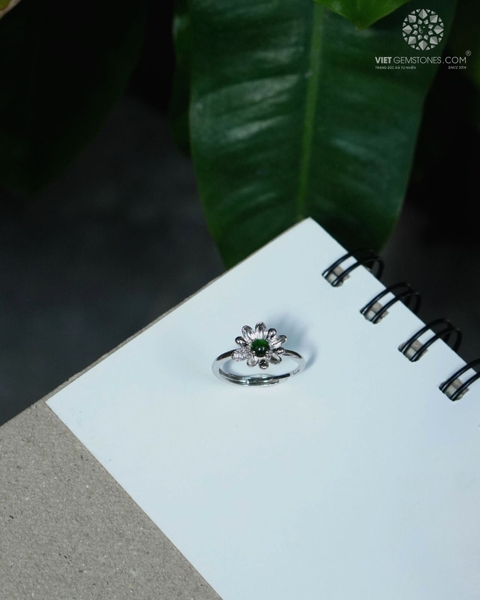 Nhẫn Bạc Hoa Cúc Cẩm Thạch Jadeite