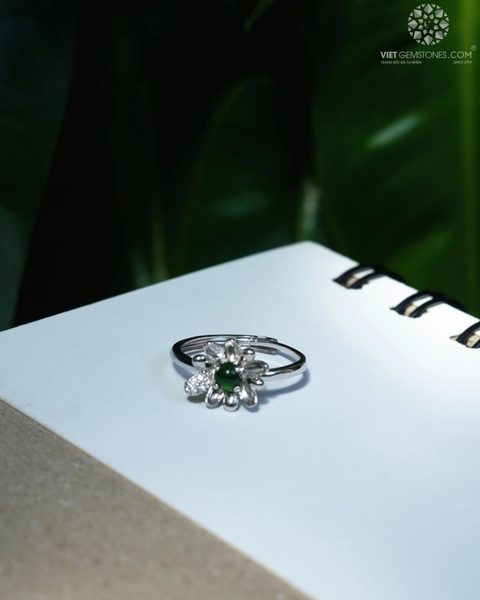 Nhẫn Bạc Hoa Cúc Cẩm Thạch Jadeite