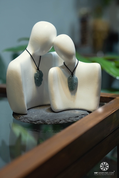 Mặt dây chuyền chiếc lá Bồ Đề Cẩm Thạch Lam Ngọc