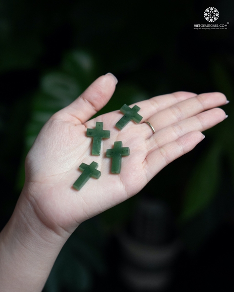 Mặt Dây Chuyền Thánh Giá Ngọc Bích