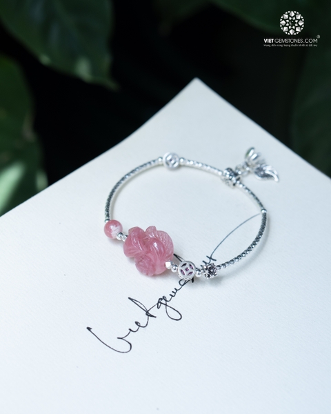 Vòng Tay Hồ Ly Đá Đào Hoa Charm Bạc