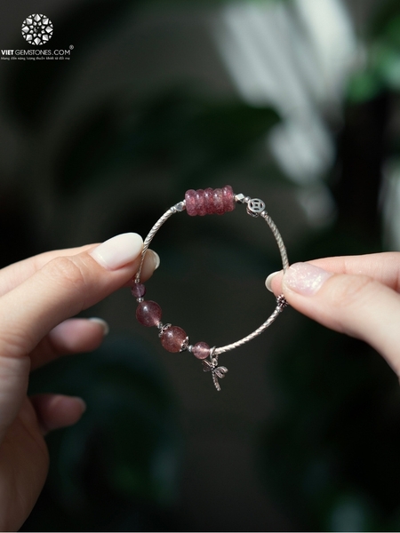 Lắc tay Ngũ Điếu Thạch Anh Dâu Charm bạc Thái