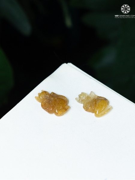 Mặt dây chuyền Hồ Ly Thạch Anh Tóc Vàng Ôm Hoa dáng dài