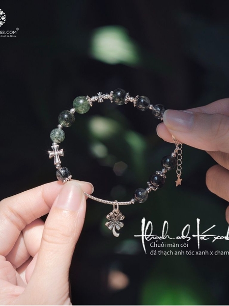 Lắc Tay Mân Côi Đá Thạch Anh Tóc Xanh Charm Bạc