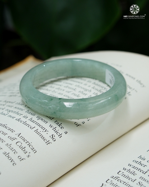 Vòng Nguyên Khối Cẩm Thạch Hoa Bay Nếp Băng